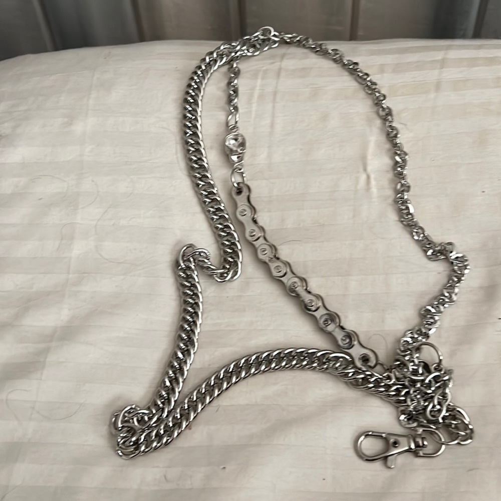 Elegant Silver Chain Money Clip